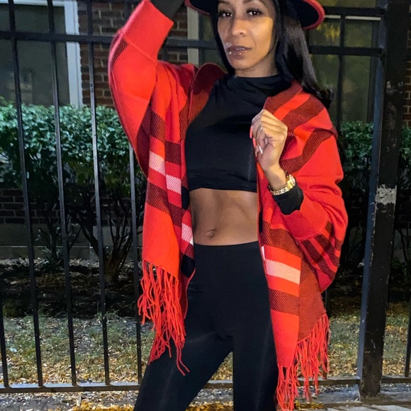 Stylish Red Shawl - Picture 3 of 15